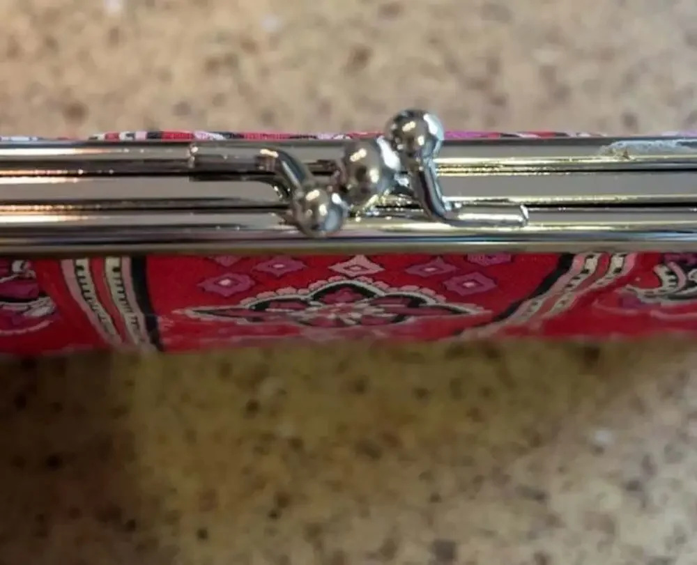 Vera Bradley Kiss Lock Wallet Frankly Scarlet Pattern